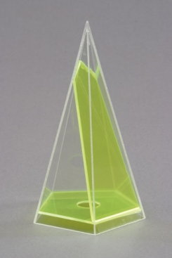 Saliekama piecstūra piramīda ar šķērsgriezumu, augstums 170 mm.