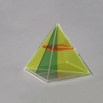 Saliekama četrsstūraina piramīda ar trīs daļām, augstums 100 mm.