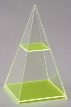 Četrstūra piramīda ar horizontālo  šķērsgriezumu, augstums 200 mm