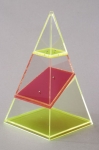 Saliekama četrstūraina piramīda ar horizontālu un slīpu šķērsgriezumu, šķautne 200 mm.
